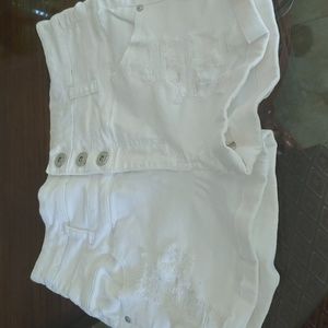 Tinsletown white short. Side leg ripped. High waisted